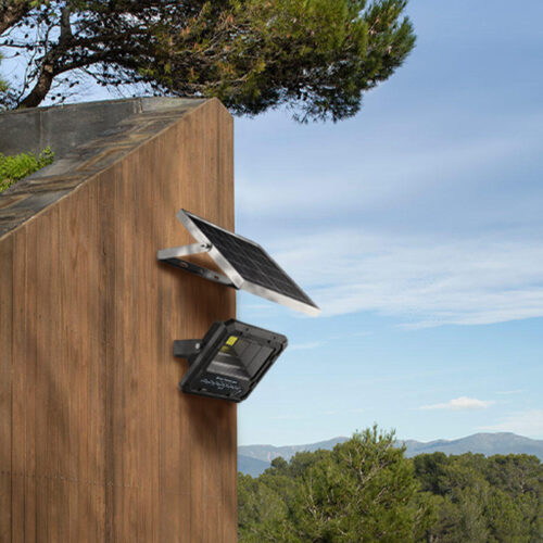 High lumen solar floodlight Battery capacity
